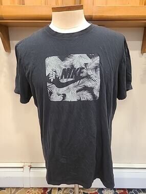 Nike Shirt Size XL Black Floral Short Sleeve Tee Mens Adult Casual Fitness